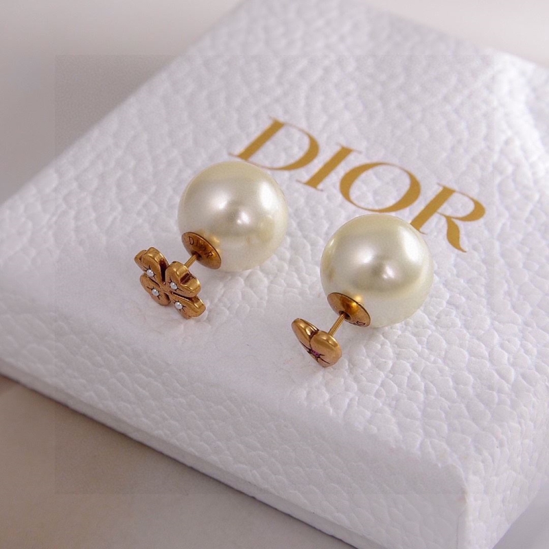 chr1st1an D10r earrings